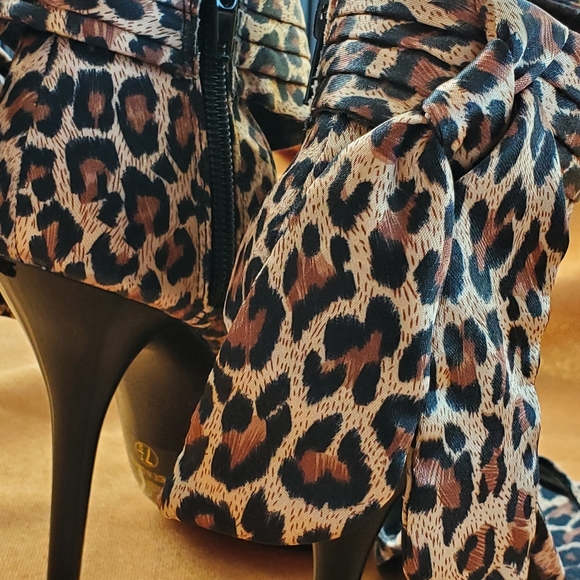 Beyond Sexy Leppard Heels!!! - Picture 3 of 12